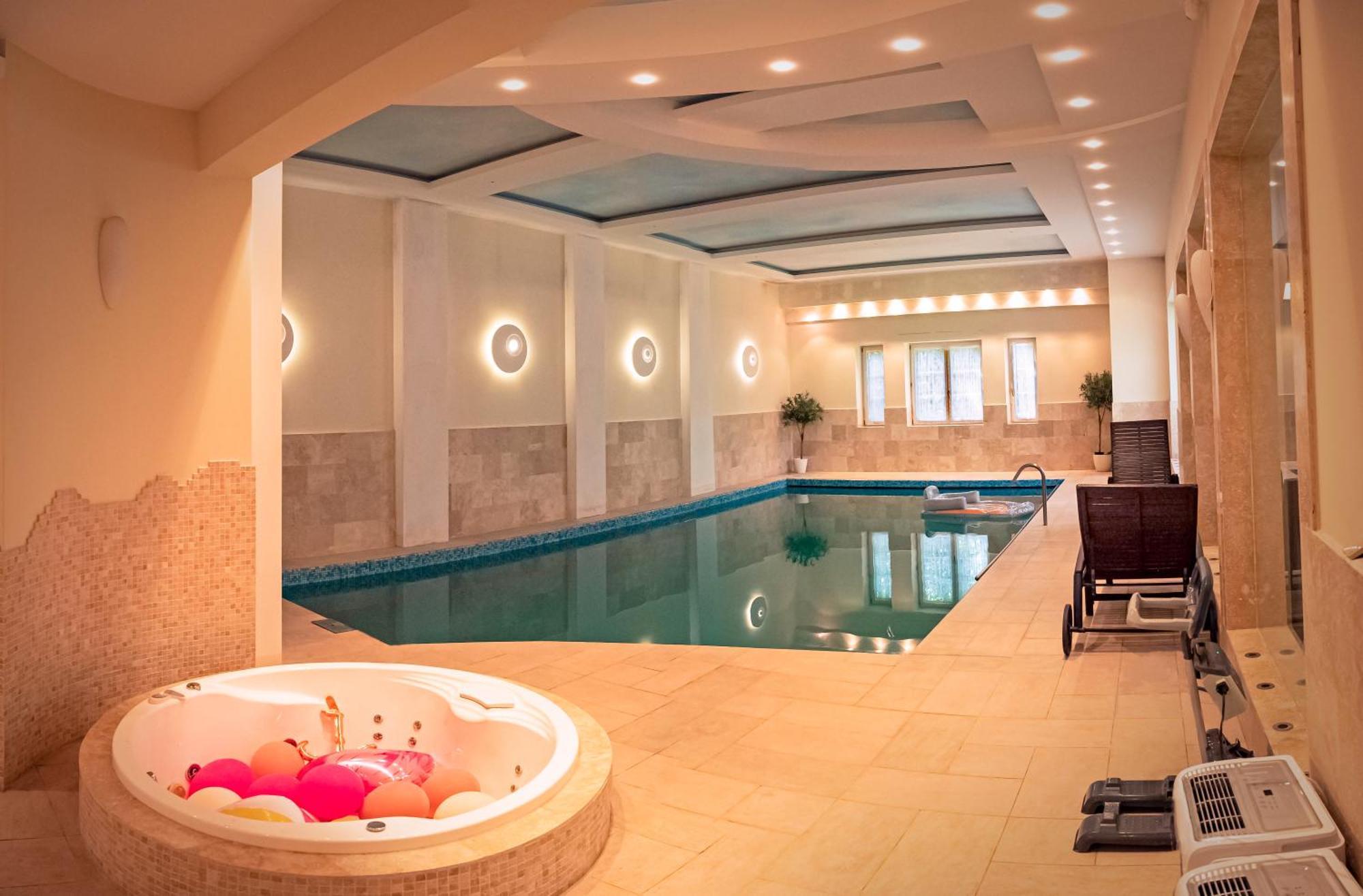 Luxury Villa Indoor Pool Warsaw Magdalenka エクステリア 写真
